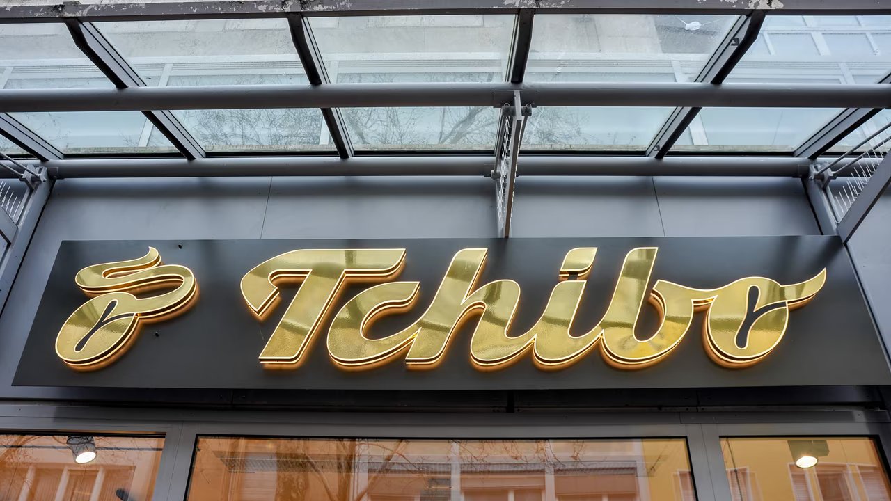 Bei Tchibo gibt es die süße Kuchenform mit mehreren Funktionen.