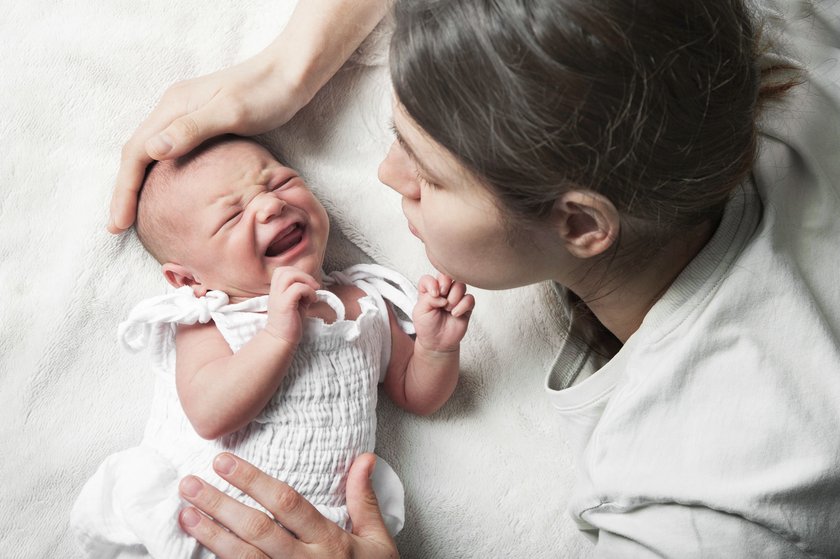 Baby schlafen legen mit Blähungen