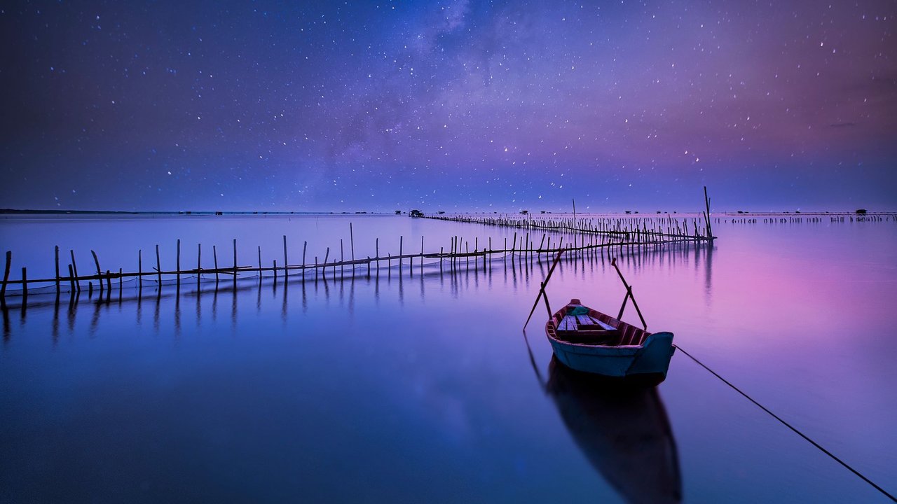See bei Nacht in Phetchaburi, Thailand