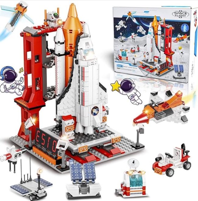 Weltraumrakete mit Station von Okkidy bringt Kinder für wenige Geld ins All